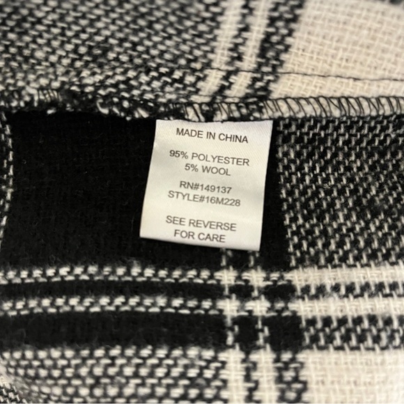 Altar'd State Women's Waterfall Vest Fringed Hooded Black Cream Plaid Size Small - Picture 5 of 9